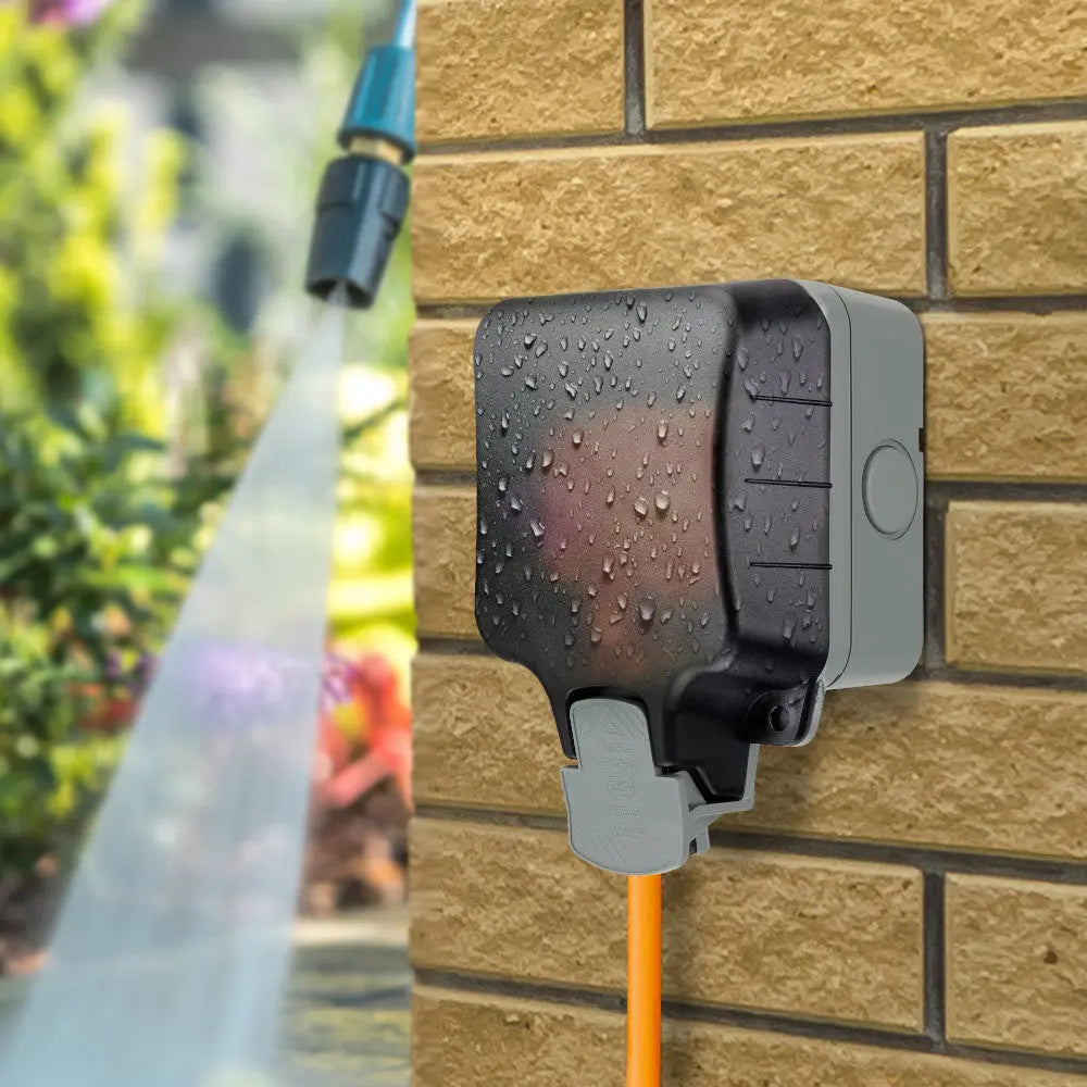 BG Electrical WP21 Single Gang Switched 13A Weatherproof Outdoor Socket IP66 Rated Electro South West Ltd