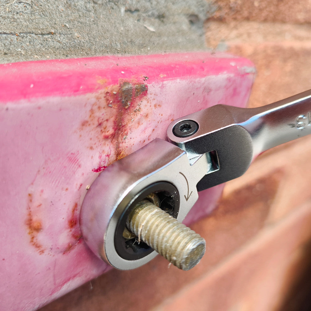 Close-up of the Beta 142SN flex head spanner's 180-degree swivel joint