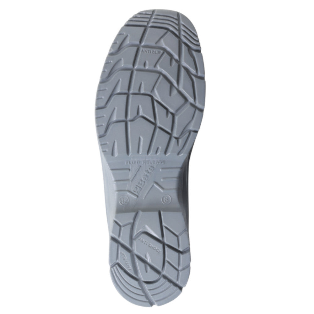 Close-up of the Beta 7213FG safety trainer sole with tread pattern on a white background