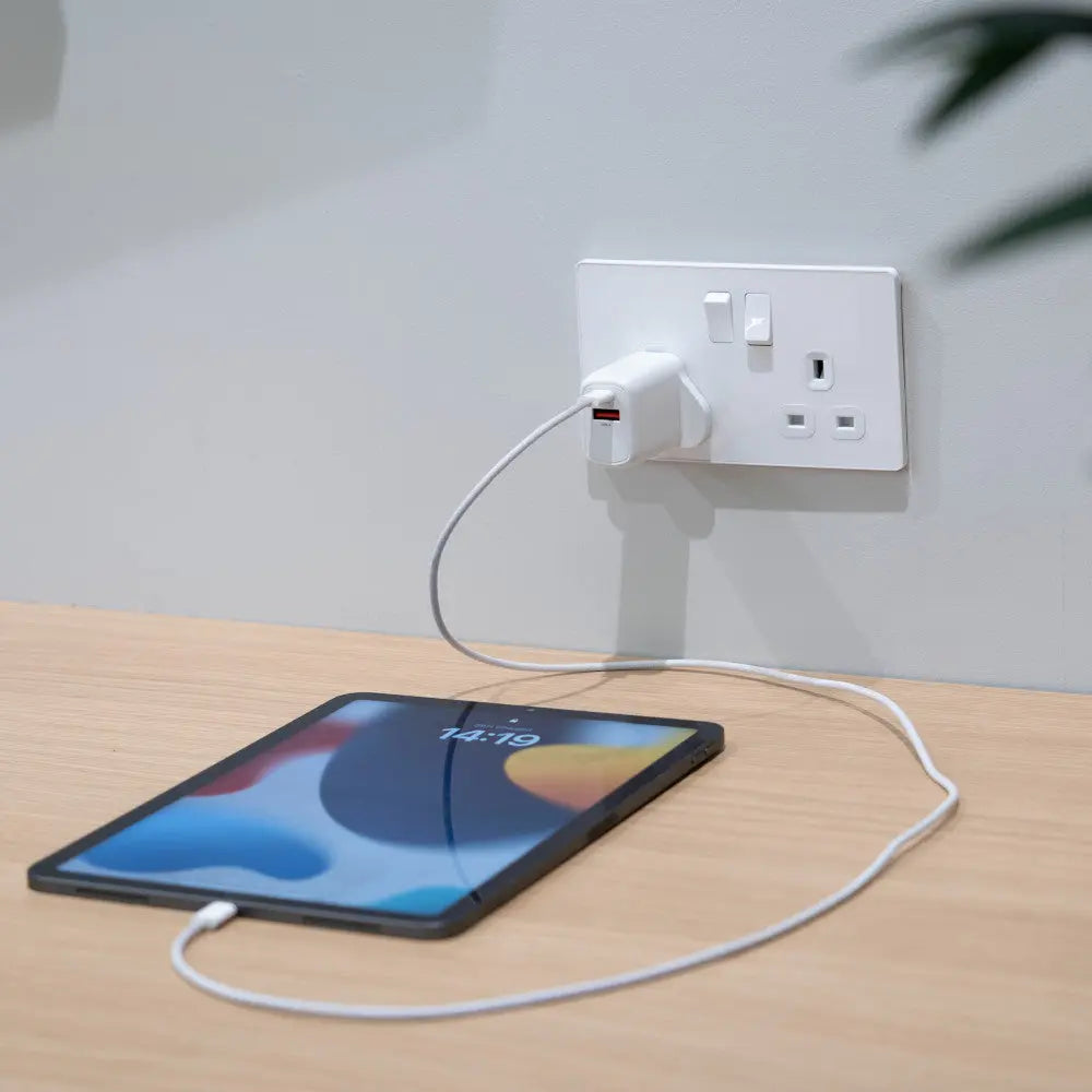Masterplug USB A + C Fast Charger 30W, Ideal For Mobile Phones & Tablets USBPLGAC30W/U Electro South West Ltd